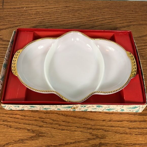 Vtg Milk glass Fire King oven ware serving plate with original packaging - Picture 4 of 8